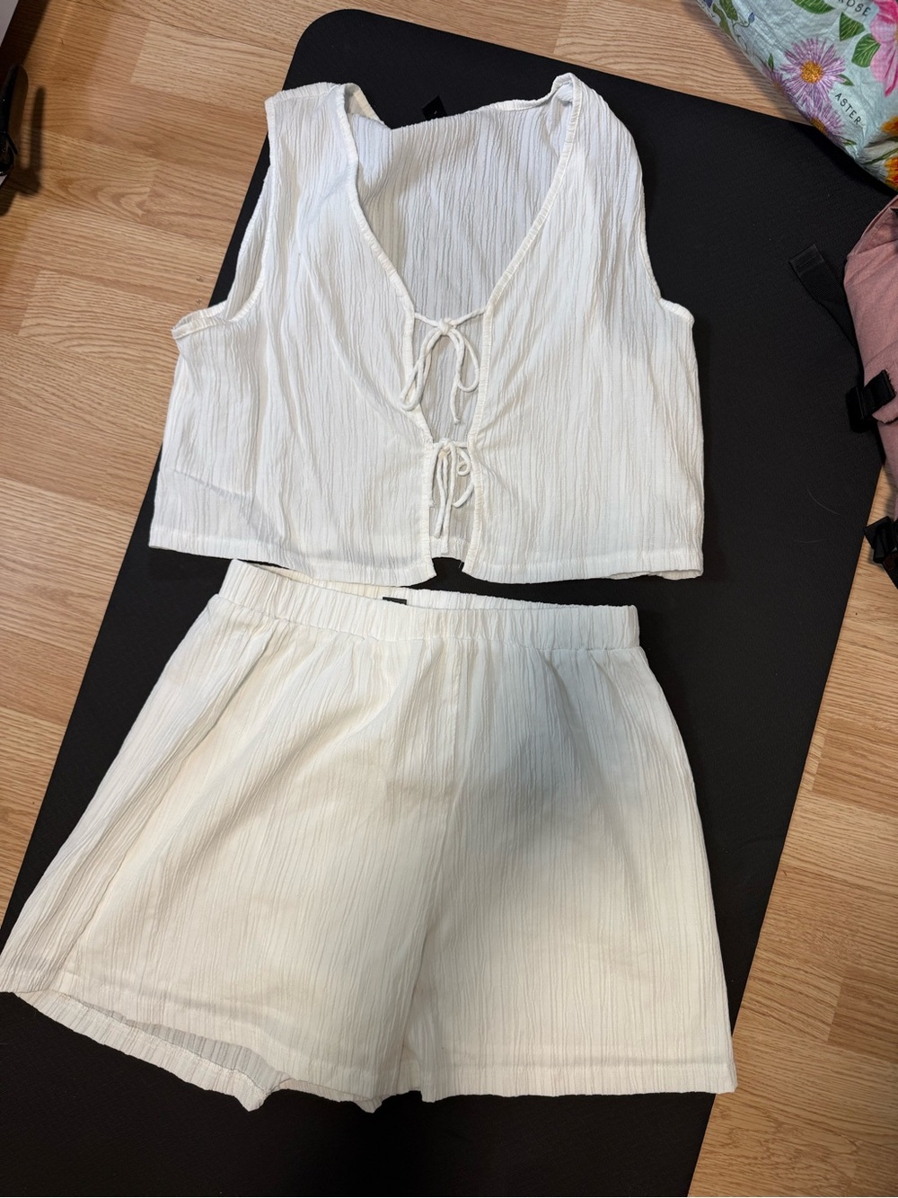 SHEIN White Tie-Front Cropped Tank & Elastic Waist Shorts Set